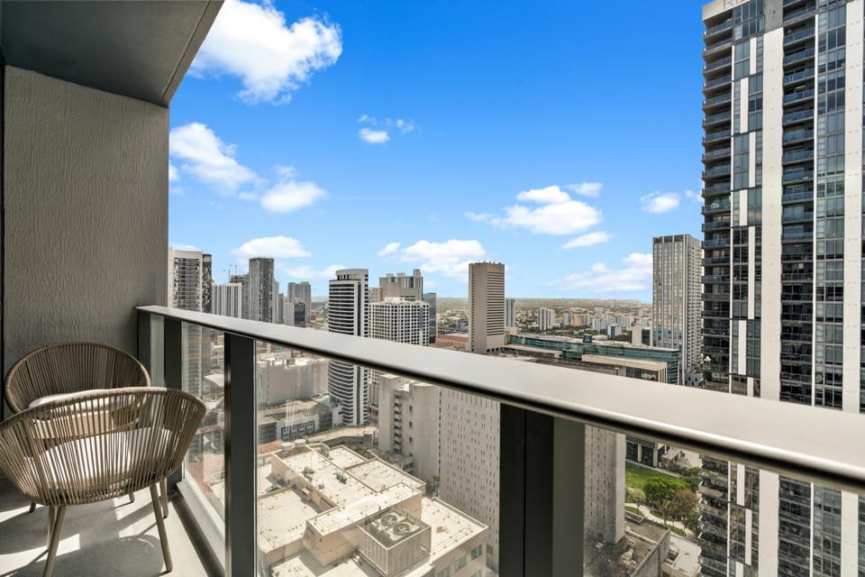View (from property/room), Balcony/Terrace, City view