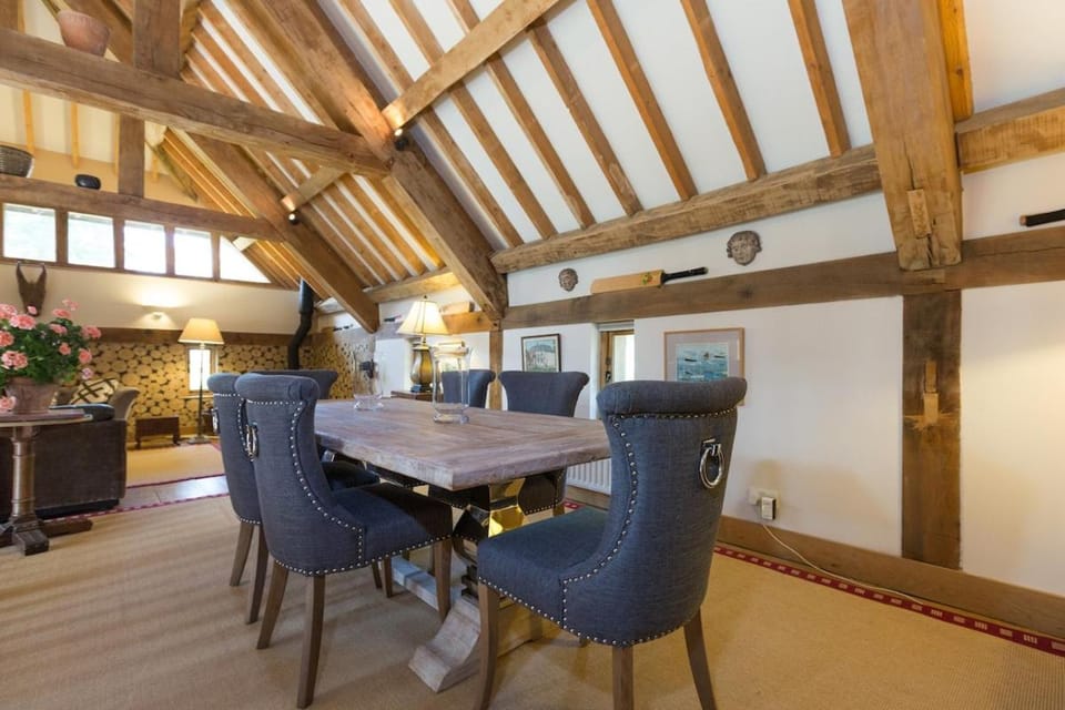 Gorgeous English Country Barn Apartment in Taplow