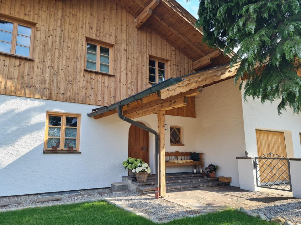 CHIEMSEE MOUNTAIN LODGE - adults only - Eleganz auf 95qm - Traumblick - XL-Balkon - Privatsphäre Apartment in Grassau