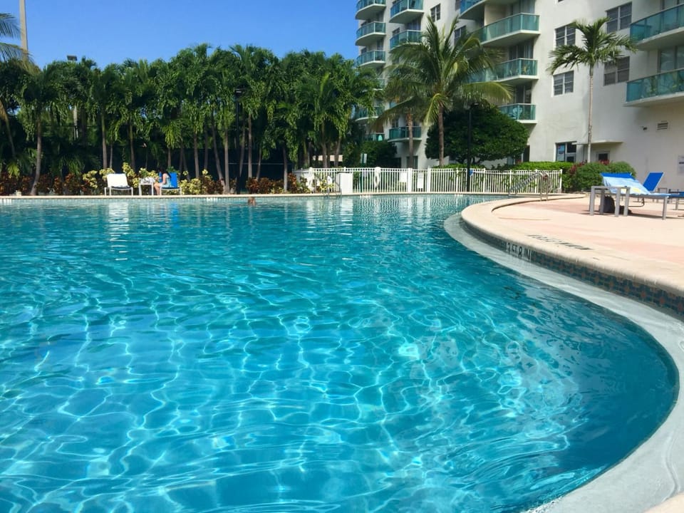 Property building, Day, Swimming pool