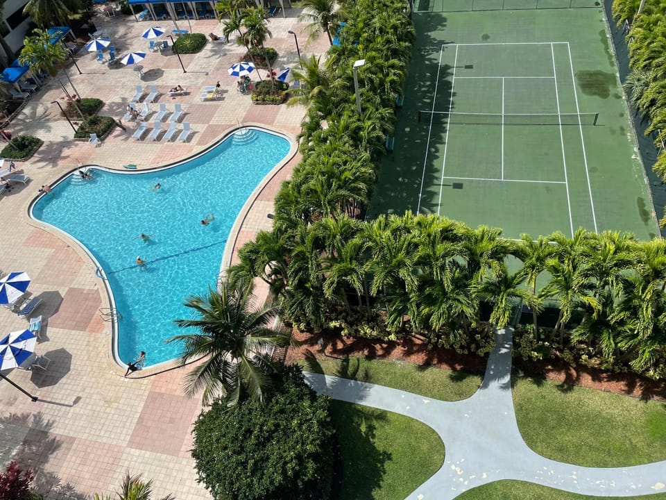 Bird's eye view, Pool view