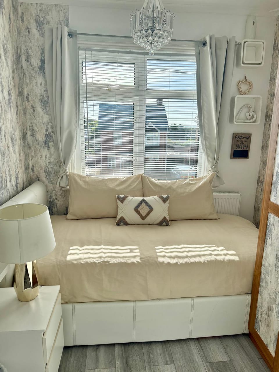 Spacious room and single with non-en-suite private bathroom Vacation rental in Exeter