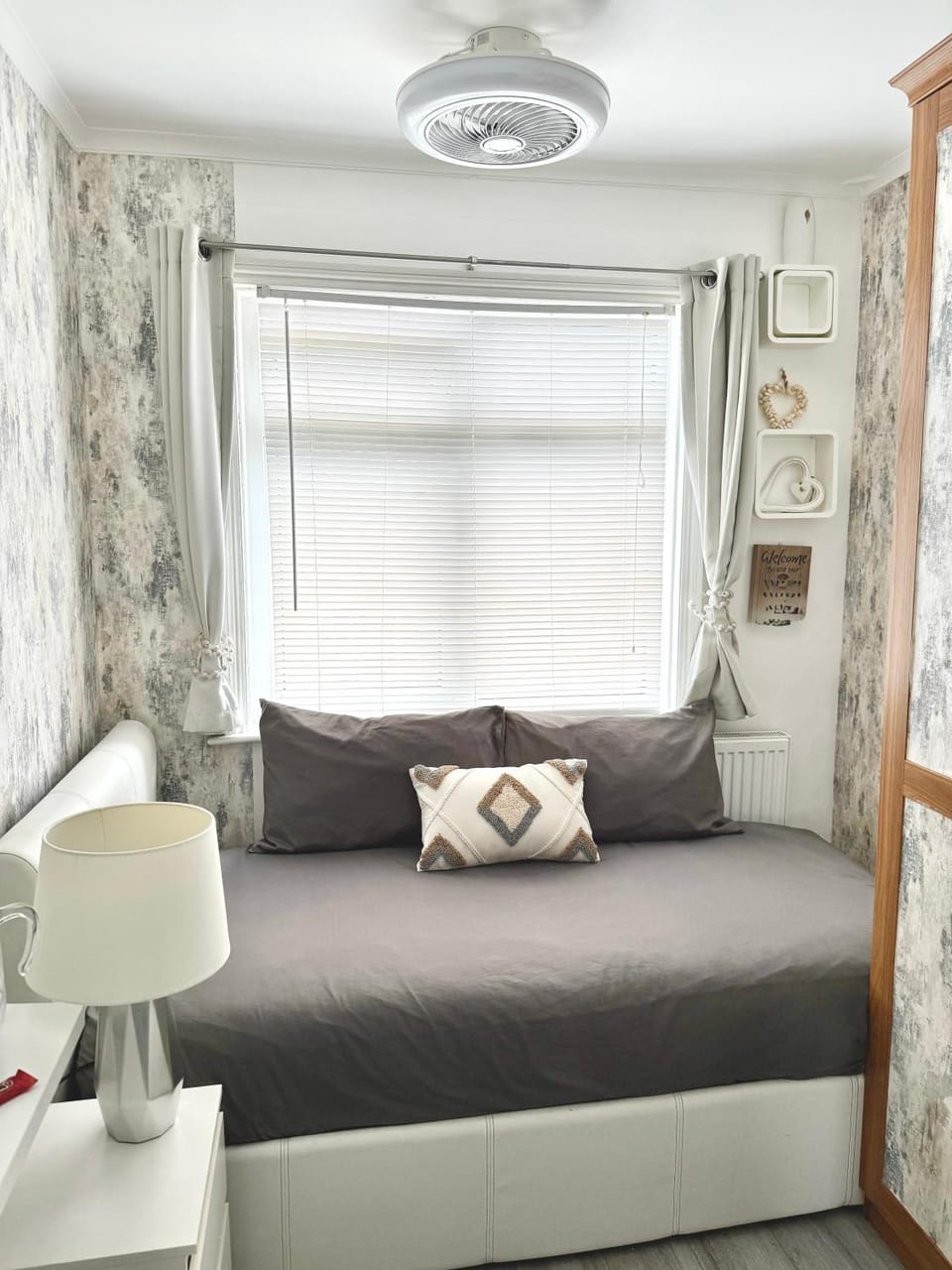 Spacious room and single with non-en-suite private bathroom Vacation rental in Exeter