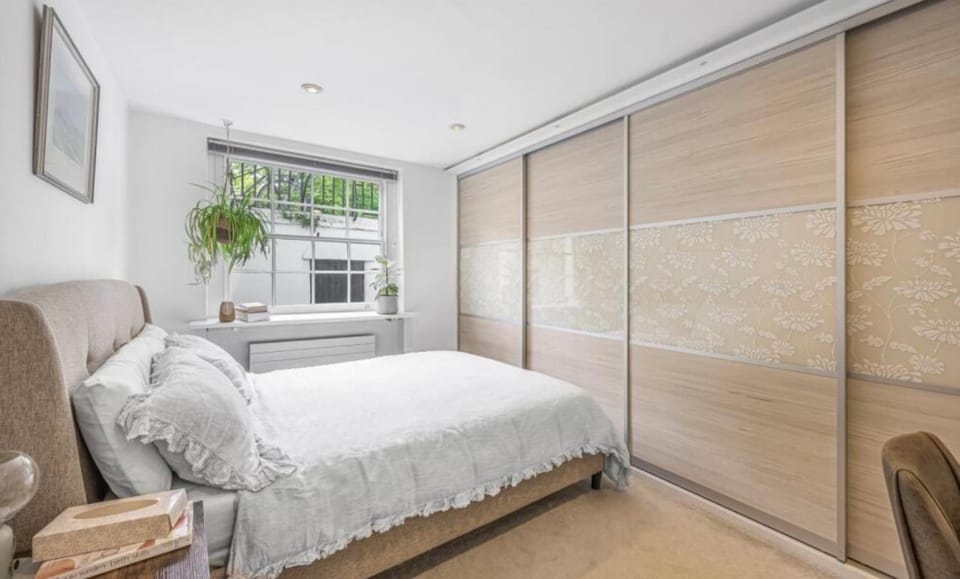 Bed, Photo of the whole room, Bedroom, wardrobe