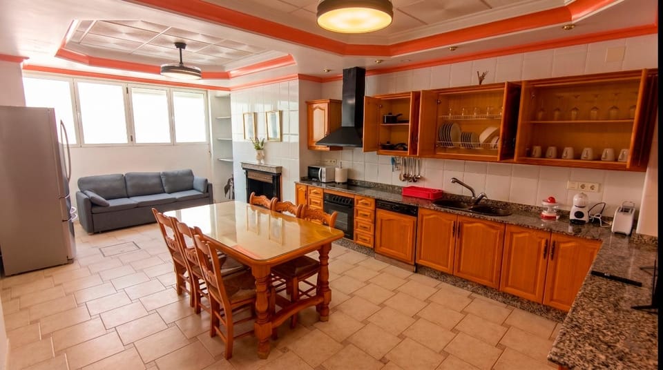 Kitchen or kitchenette, Living room, Seating area, Dining area, oven, pet friendly