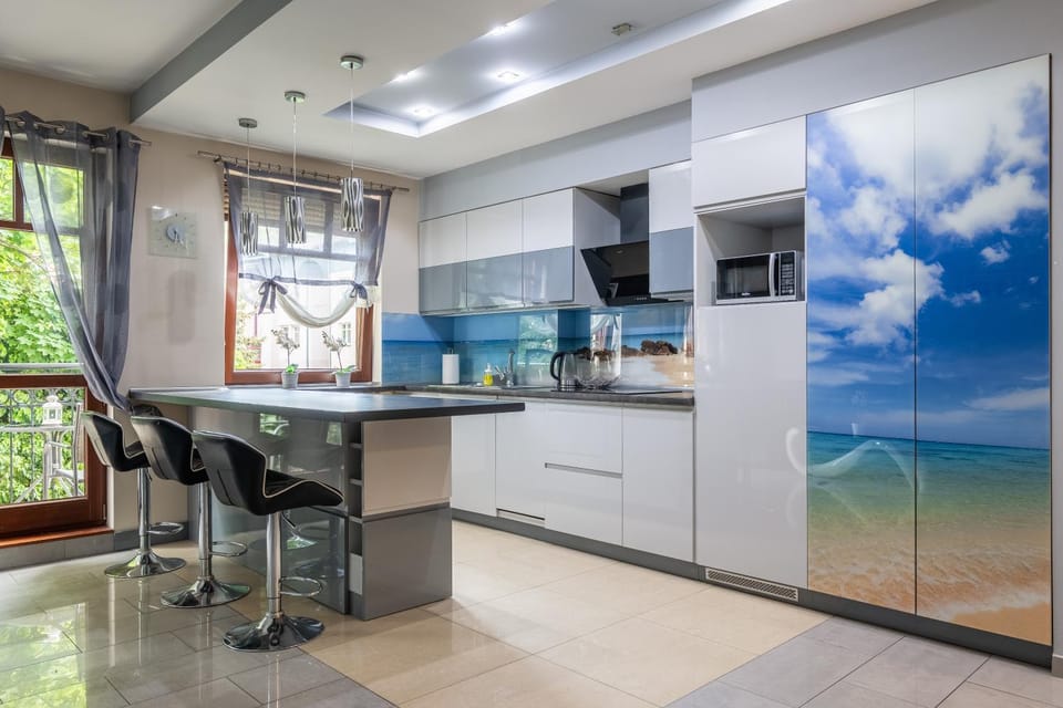 Kitchen or kitchenette, oven, stove