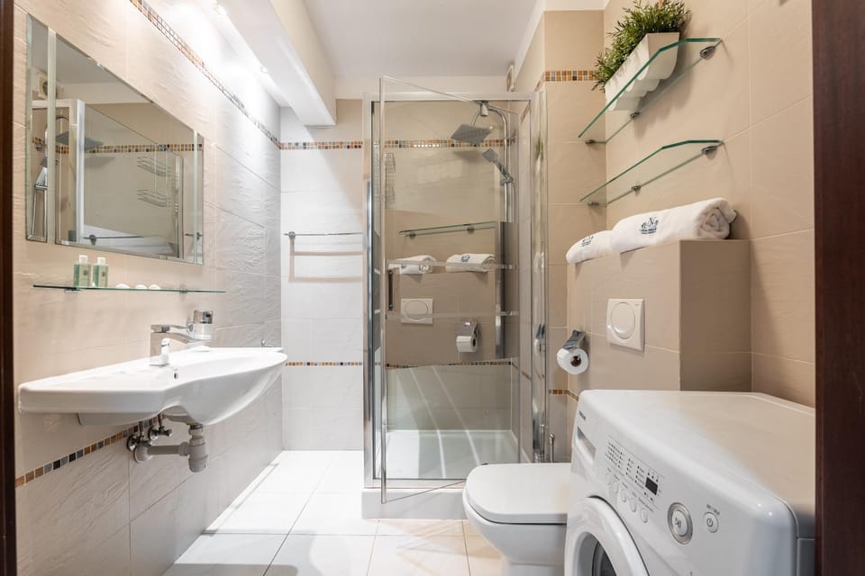 Shower, Bathroom, towels, washing machine