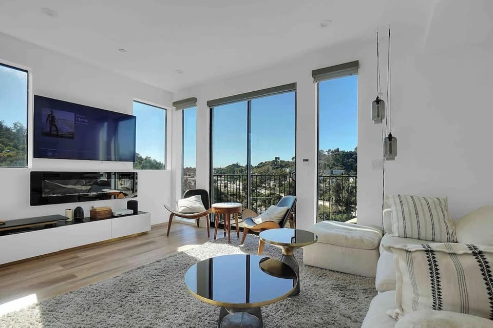 Modern Hilltop Villa Perfect for Large Groups House in Echo Park