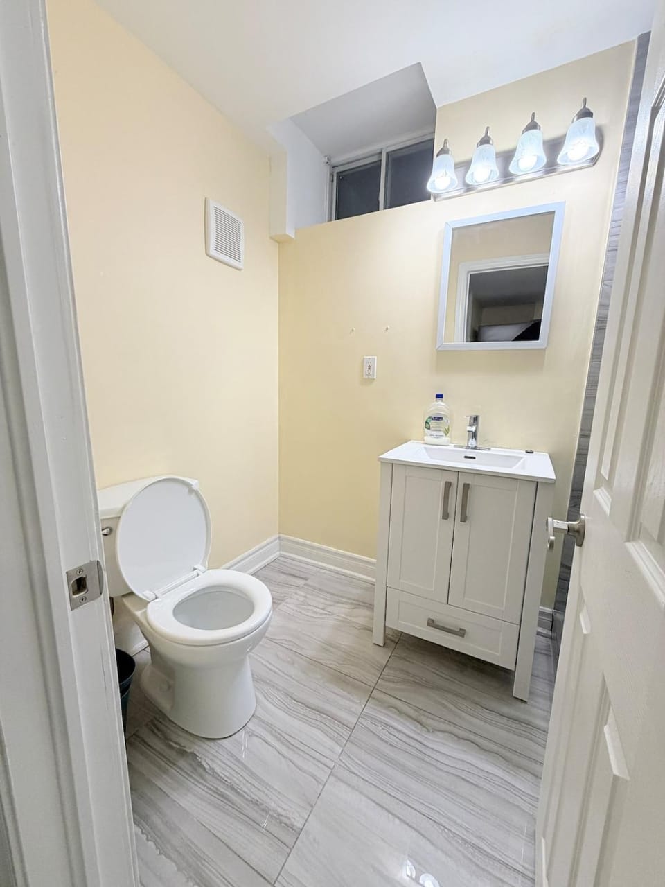 Comfy One Bedroom BasementApartment near Heartland Apartment in Brampton