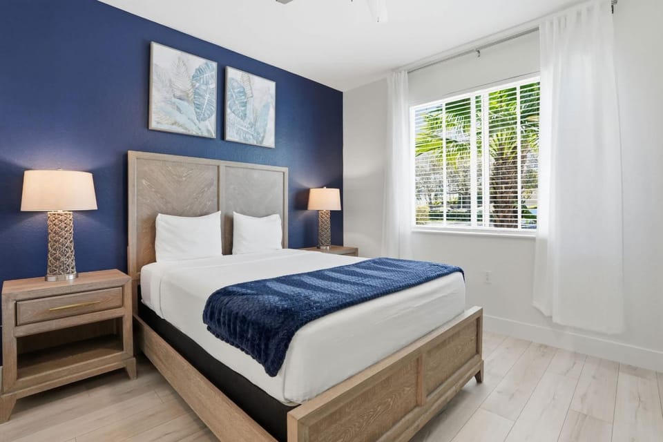 #216 - Luxury Remodeled -Sleep 6 -End Unit House in Lely Resort