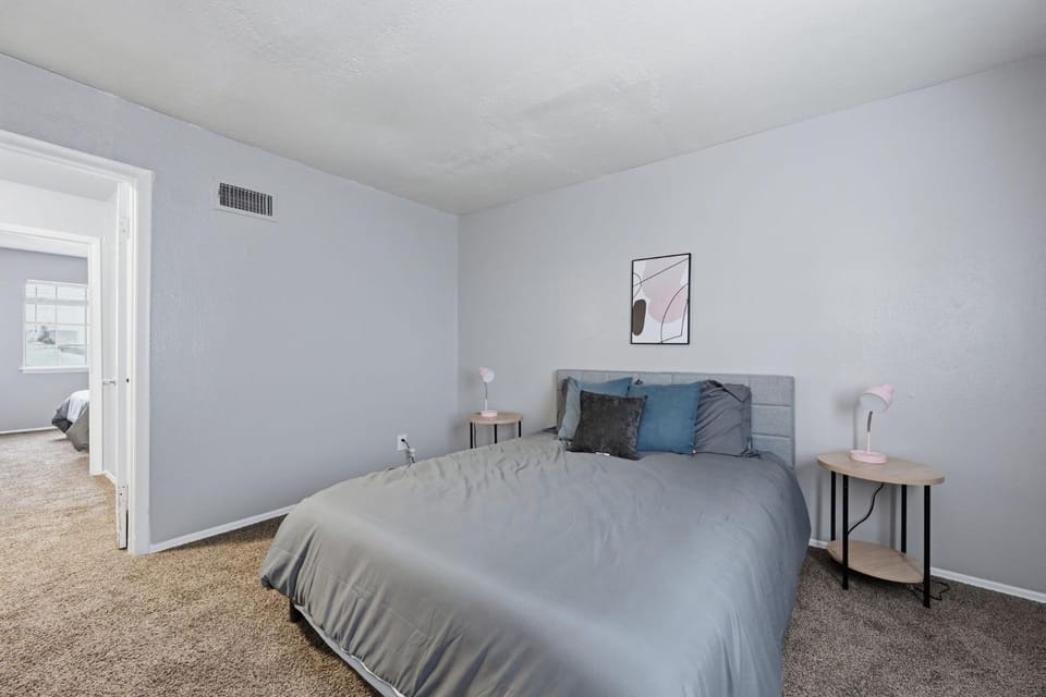 Cozy 2BR townhome with open living space Apartment in Arlington