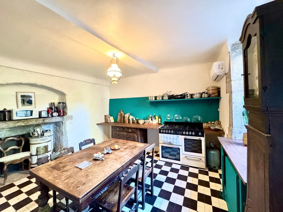 Chambres 6 personnes Maison Saint Jean Bed and Breakfast in Jura