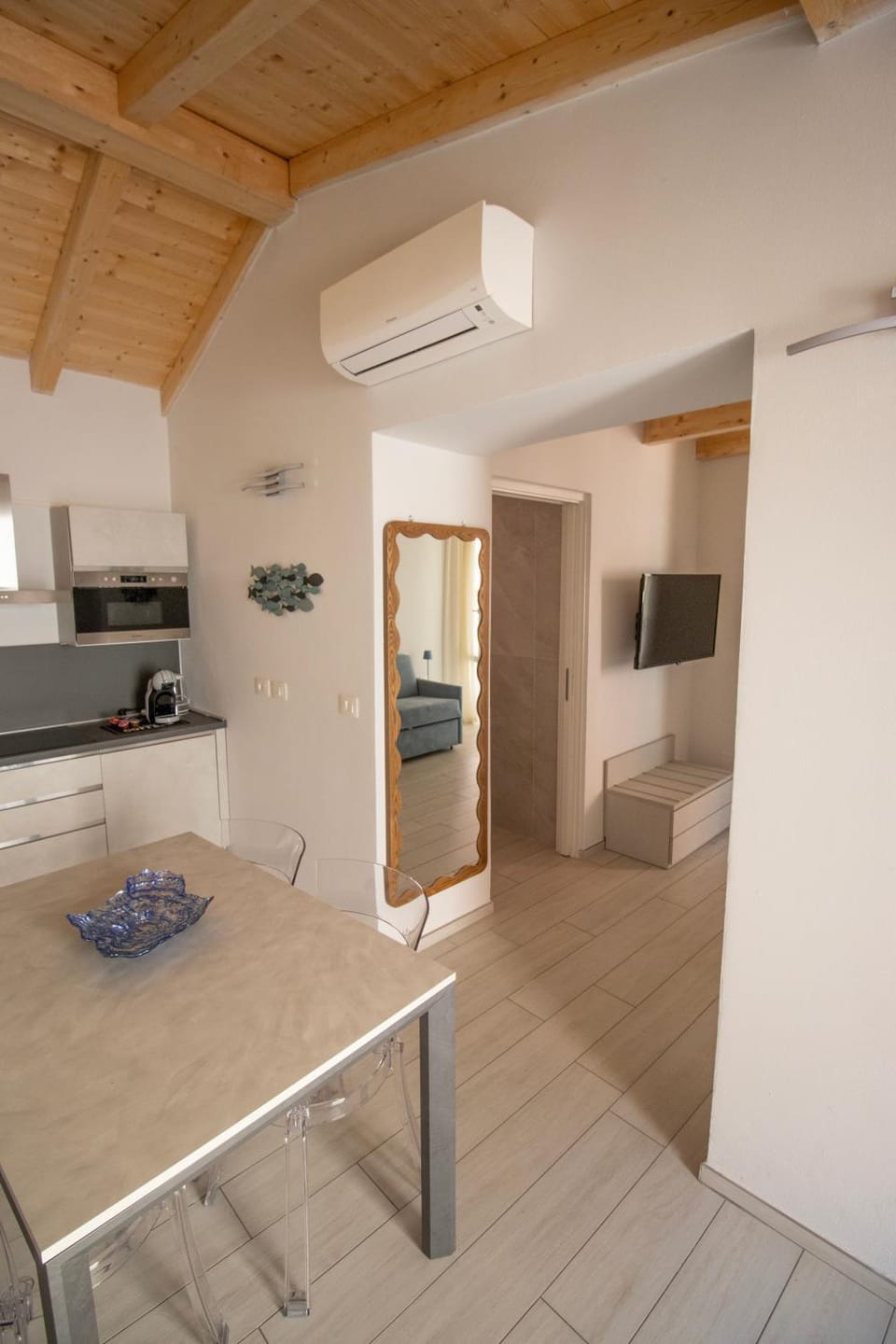 Kitchen or kitchenette, Dining area, oven, air conditioner