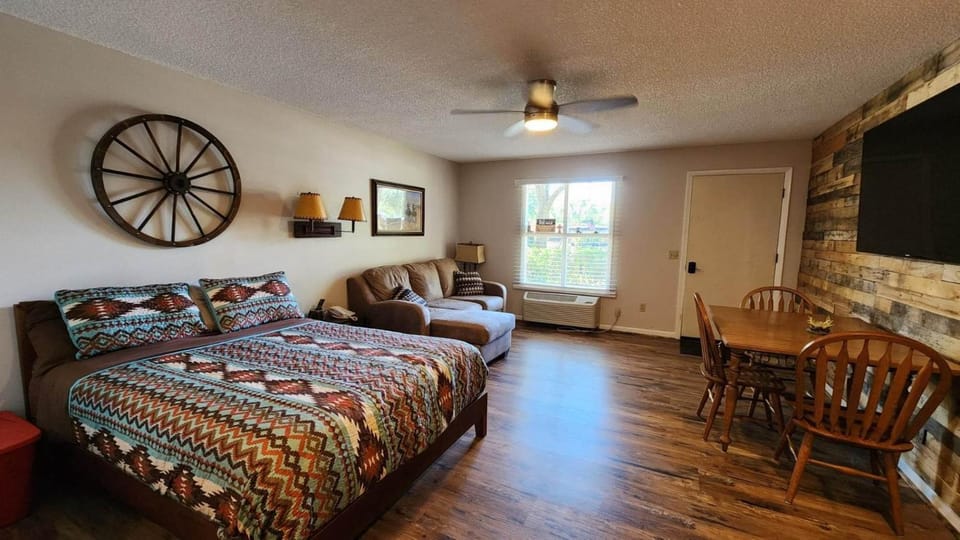 Cowboy Up! River Ranch Ground Floor Cottage w Porch!! 162 Apartment in Osceola County