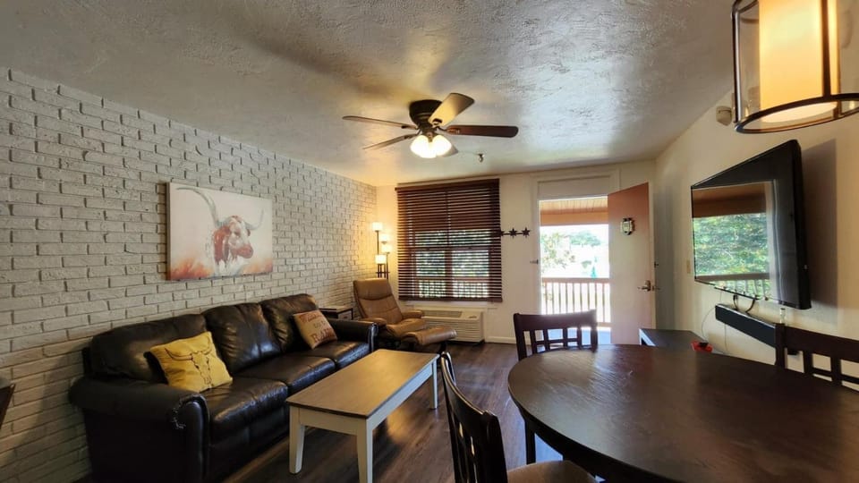 Welcome to the Ranch! Spacious LUXURY FAMILY SUITE 202 Apartment in Osceola County