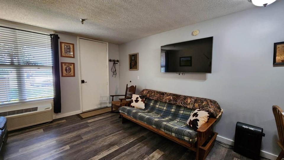 Rustic Country Living at River Ranch Sleeps 6! 102 Apartment in Osceola County