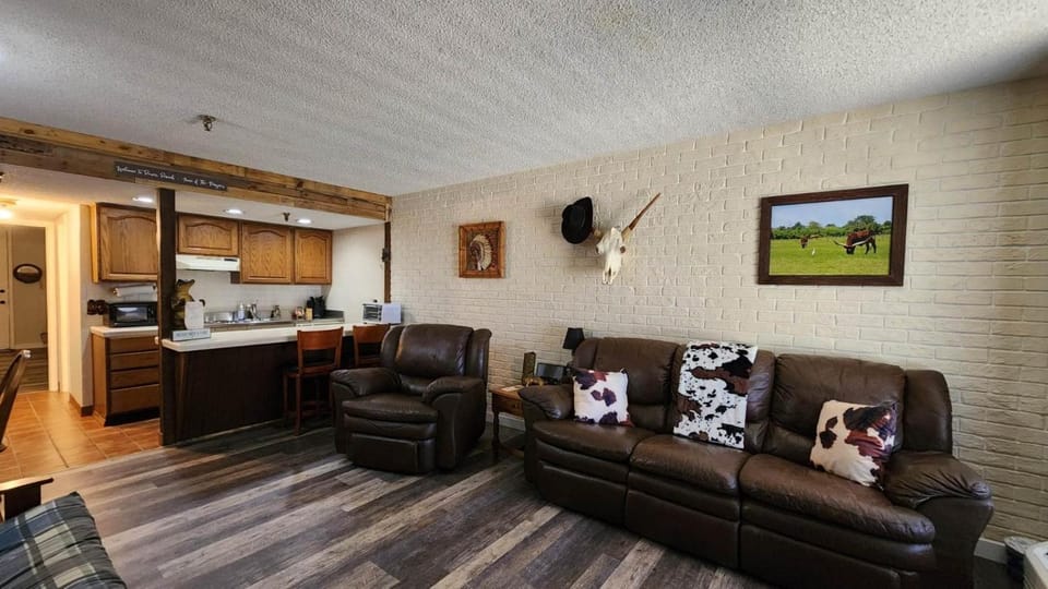 Rustic Country Living at River Ranch Sleeps 6! 102 Apartment in Osceola County