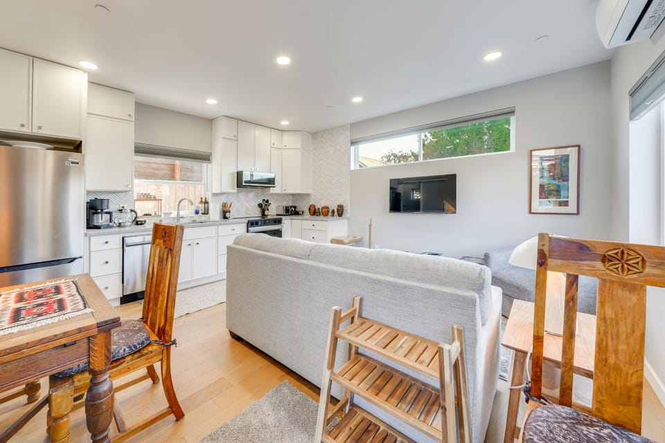 ‘Mini Pearl’ Sleek Seattle Gem 3 Mi to Lumen Field House in Seattle