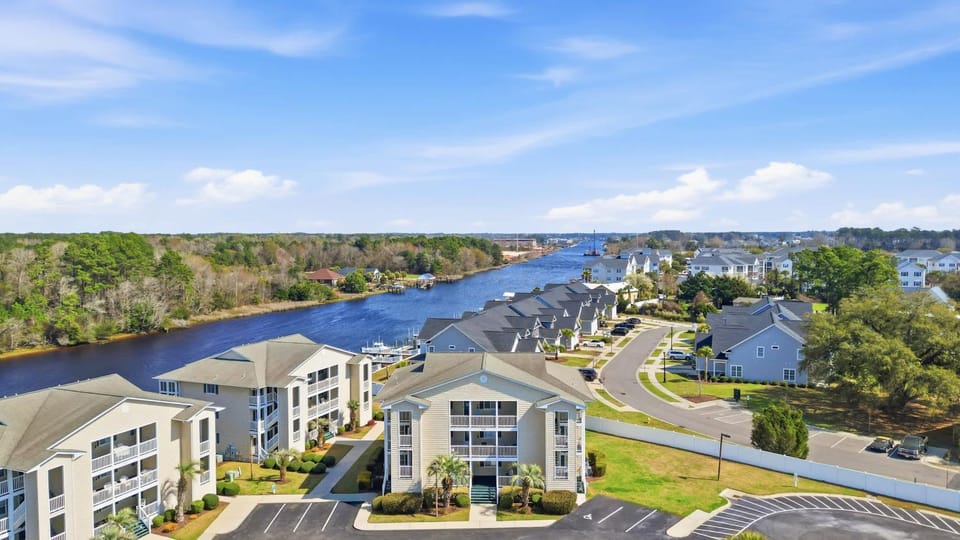 Waterway Paradise Escape Gated Coastal Retreat House in North Myrtle Beach