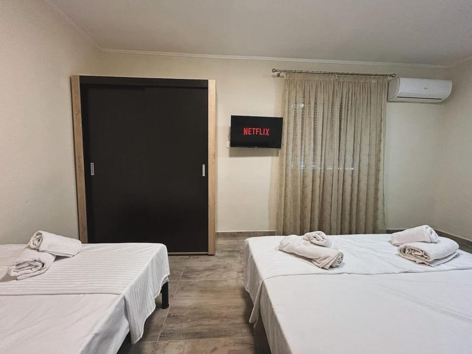 Bed, TV and multimedia, Bedroom, wardrobe, air conditioner