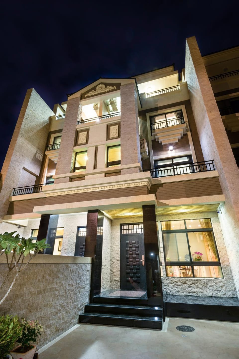 Facade/entrance