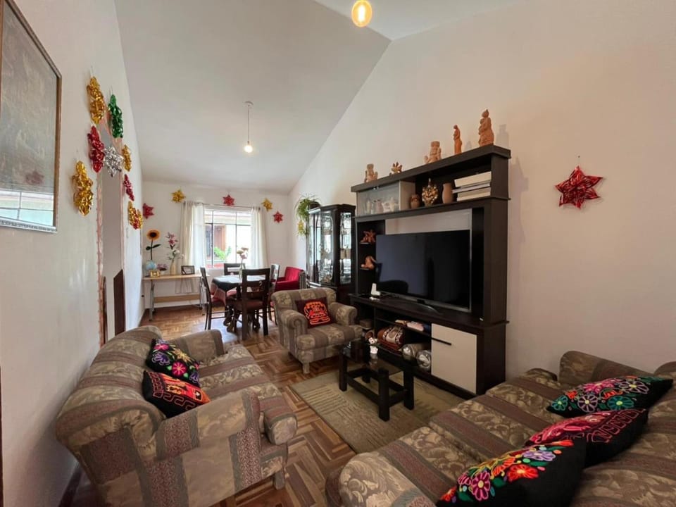 Communal lounge/ TV room, TV and multimedia, Living room, Seating area, Evening entertainment