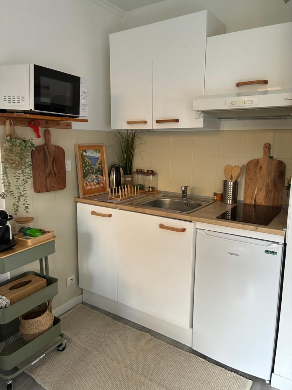 Kitchen or kitchenette
