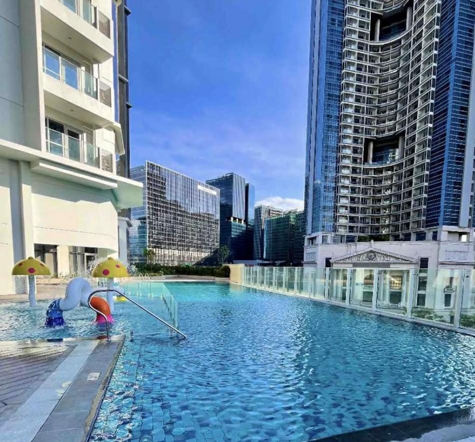 BGC Studio with Free Parking & Balcony near Uptown Mall Apartment hotel in Makati