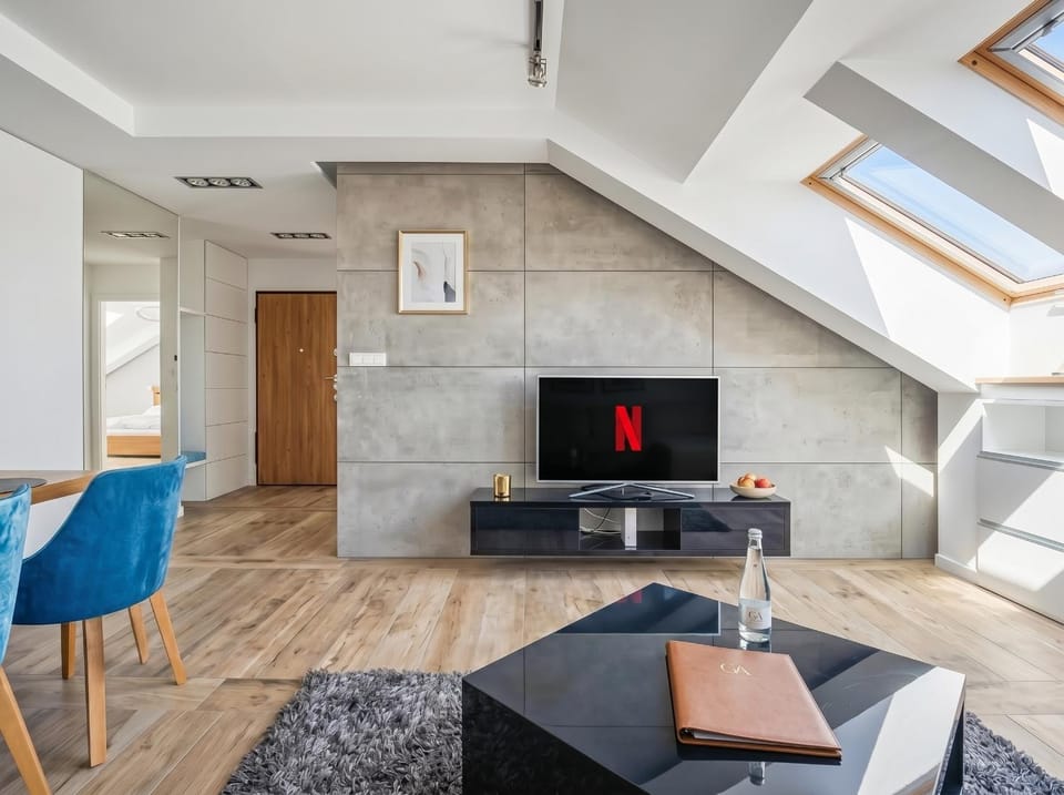 Communal lounge/ TV room, TV and multimedia, Living room, Seating area, Evening entertainment