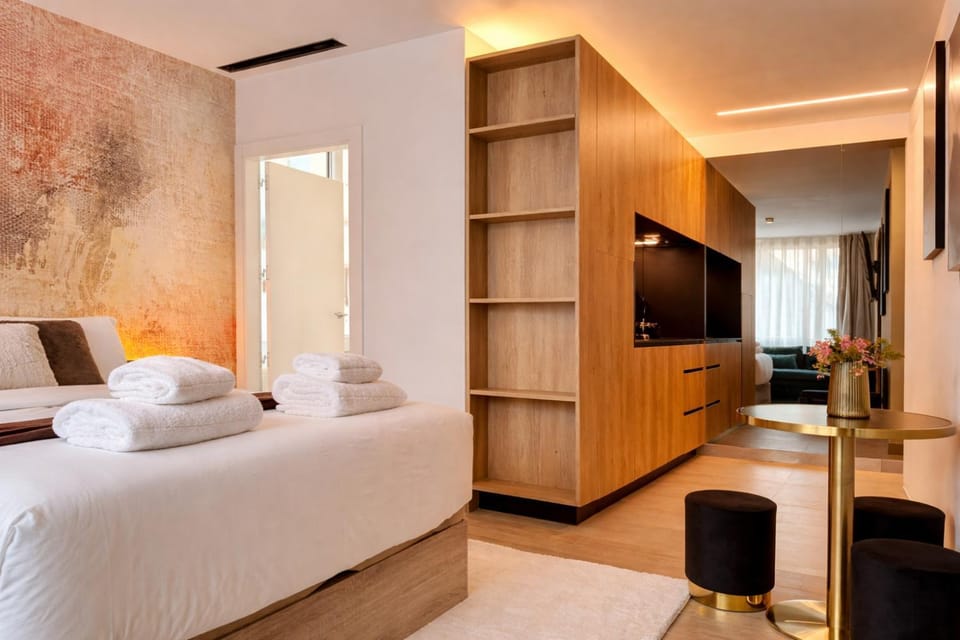 Photo of the whole room, wardrobe
