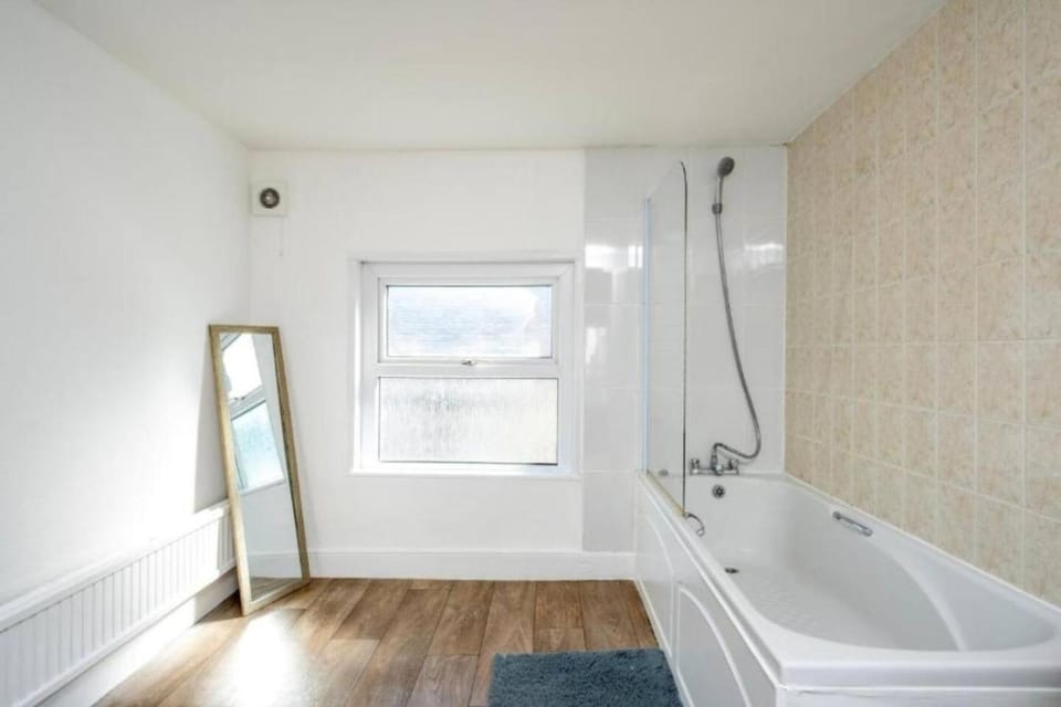Bathroom, Bath