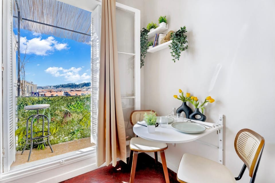 Day, View (from property/room), Balcony/Terrace, Living room, Seating area, Dining area