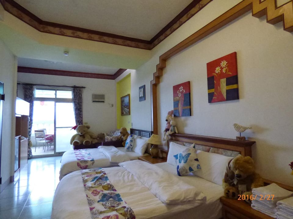 Day, Photo of the whole room