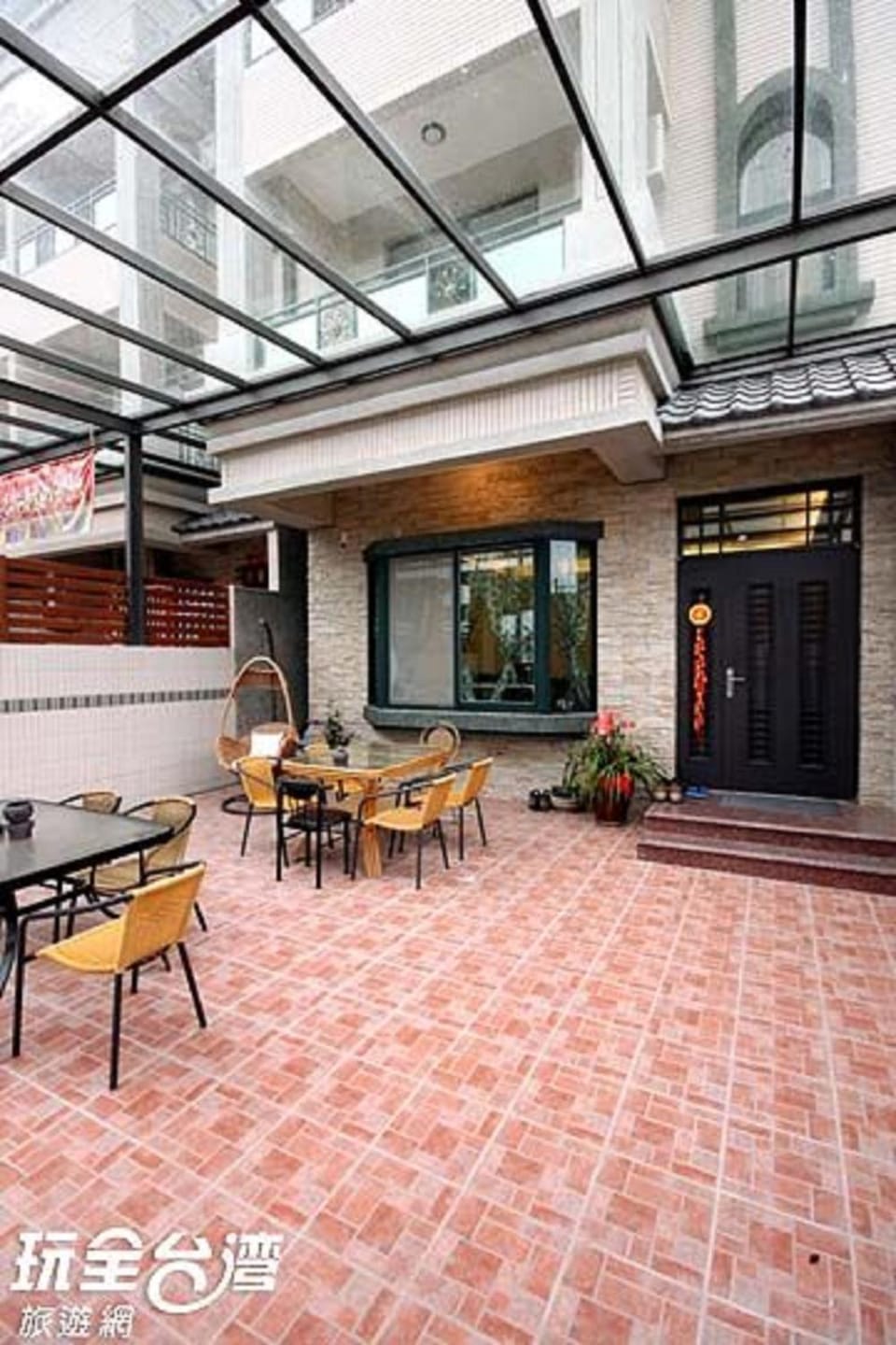 Property building, Communal lounge/ TV room, Facade/entrance, Spring, Off site, Winter, Summer, Garden, Balcony/Terrace, Decorative detail, Autumn, Street view