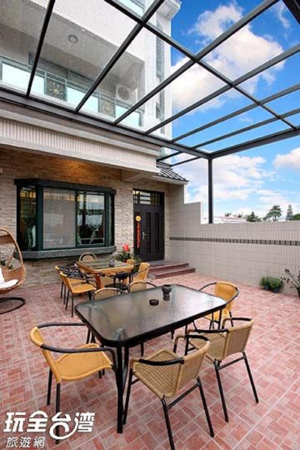 Property building, Communal lounge/ TV room, Facade/entrance, Spring, Off site, Winter, Summer, Garden, Balcony/Terrace, Decorative detail, Autumn, Street view