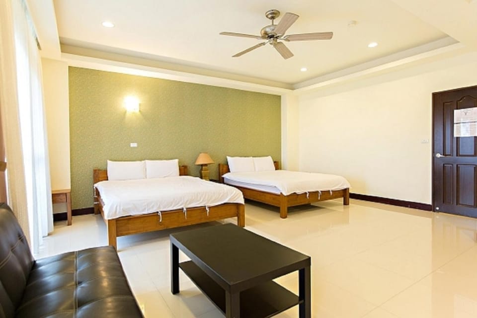 Night, Balcony/Terrace, Photo of the whole room, Decorative detail, Bedroom, On site, City view, bunk bed