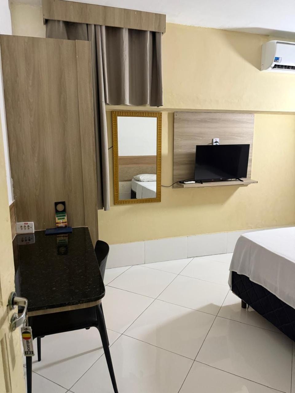 Bed, TV and multimedia, Bedroom, air conditioner
