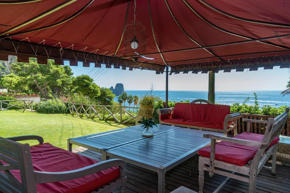 Spring, Day, Natural landscape, Garden, Dining area, Garden view, Sea view