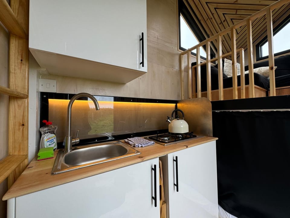 Sea View Sunset Outdoor Bath House in Woolacombe