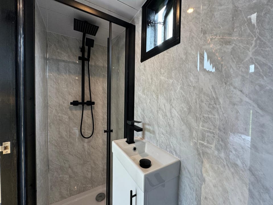 Sea View Sunset Outdoor Bath House in Woolacombe