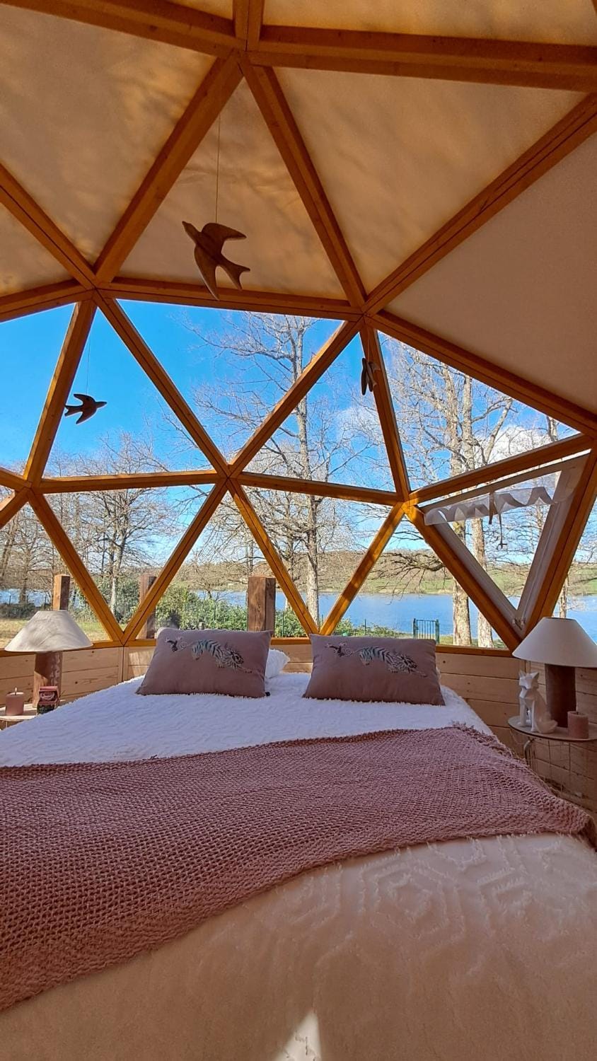 Dôme géodésique Le petit prince Campground/ 
RV Resort in Bourgogne-Franche-Comté