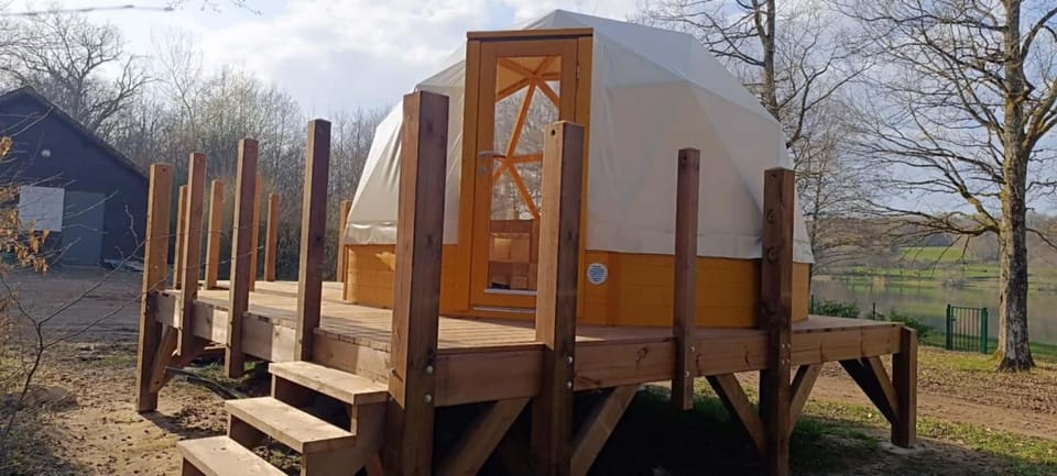 Dôme géodésique Le petit prince Campground/ 
RV Resort in Bourgogne-Franche-Comté