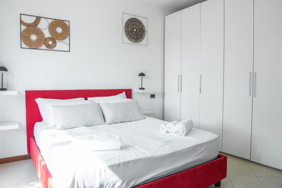Bed, Decorative detail, Bedroom, locker, wardrobe