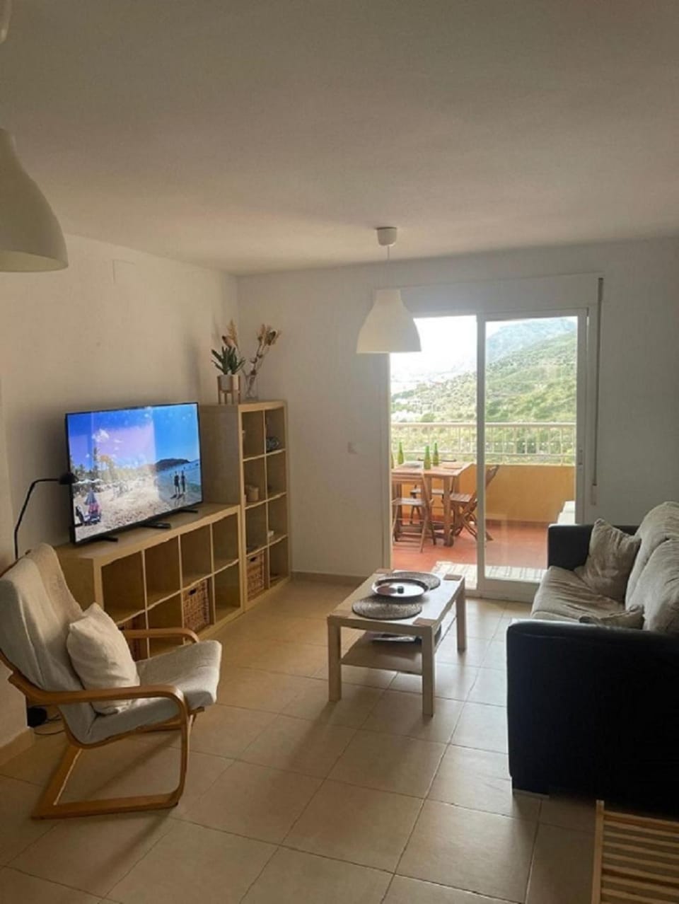 TV and multimedia, Living room, Seating area, Mountain view