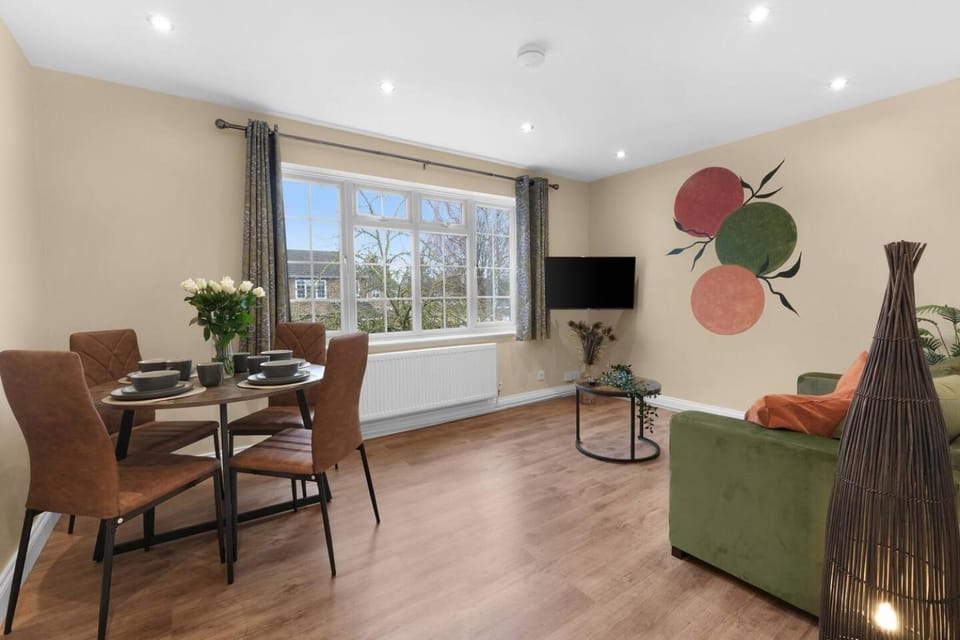 Cosy 1BR in Waltham Cross with Washer - Sleeps 4 Apartment in Enfield