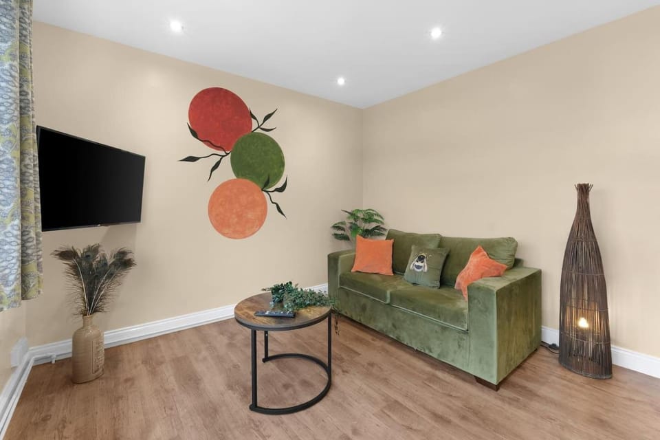 Cosy 1BR in Waltham Cross with Washer - Sleeps 4 Apartment in Enfield