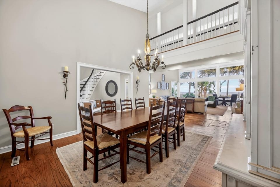 Day, Living room, Seating area, Dining area, furniture