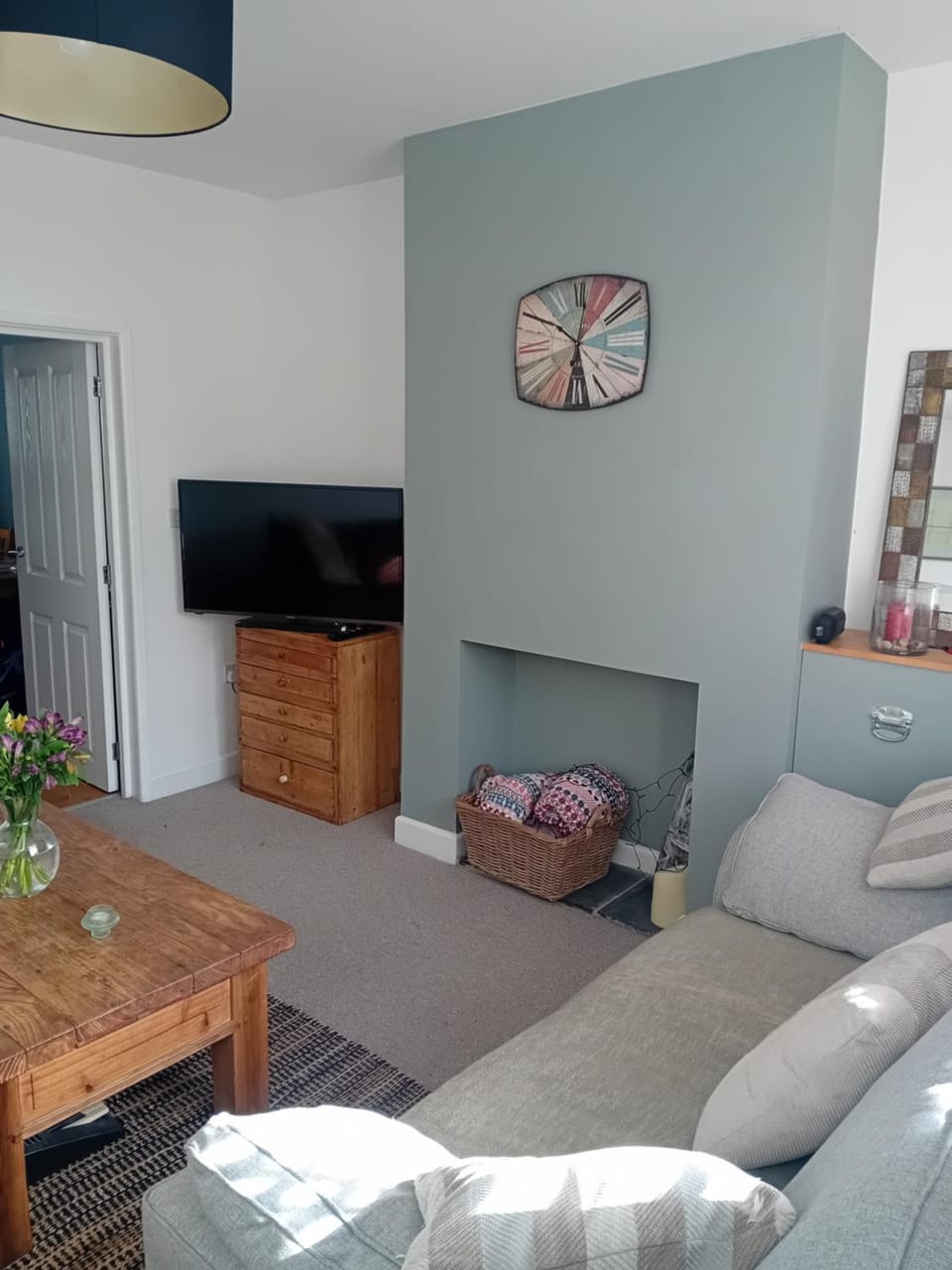 Communal lounge/ TV room, TV and multimedia, Living room, Seating area, Evening entertainment