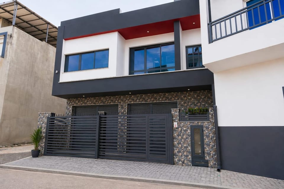 Property building, Facade/entrance, Off site, Quiet street view