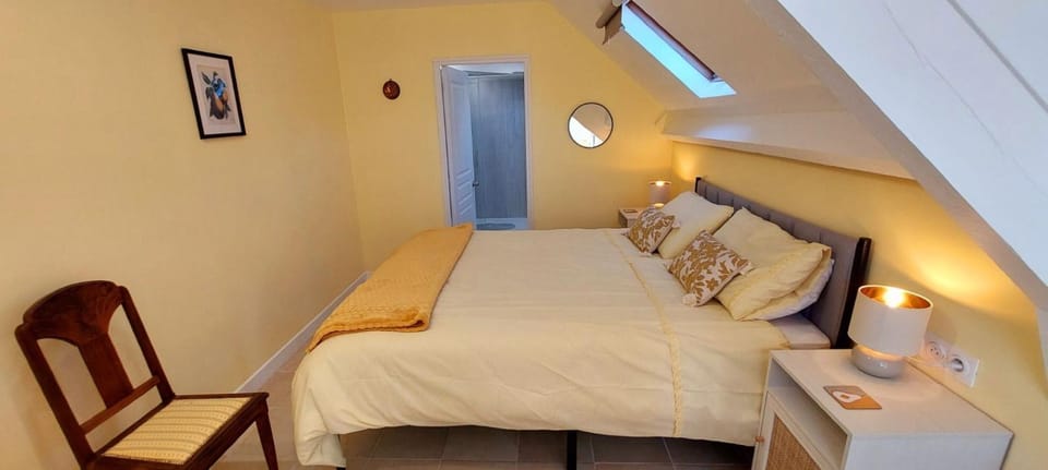 Bed, Bedroom